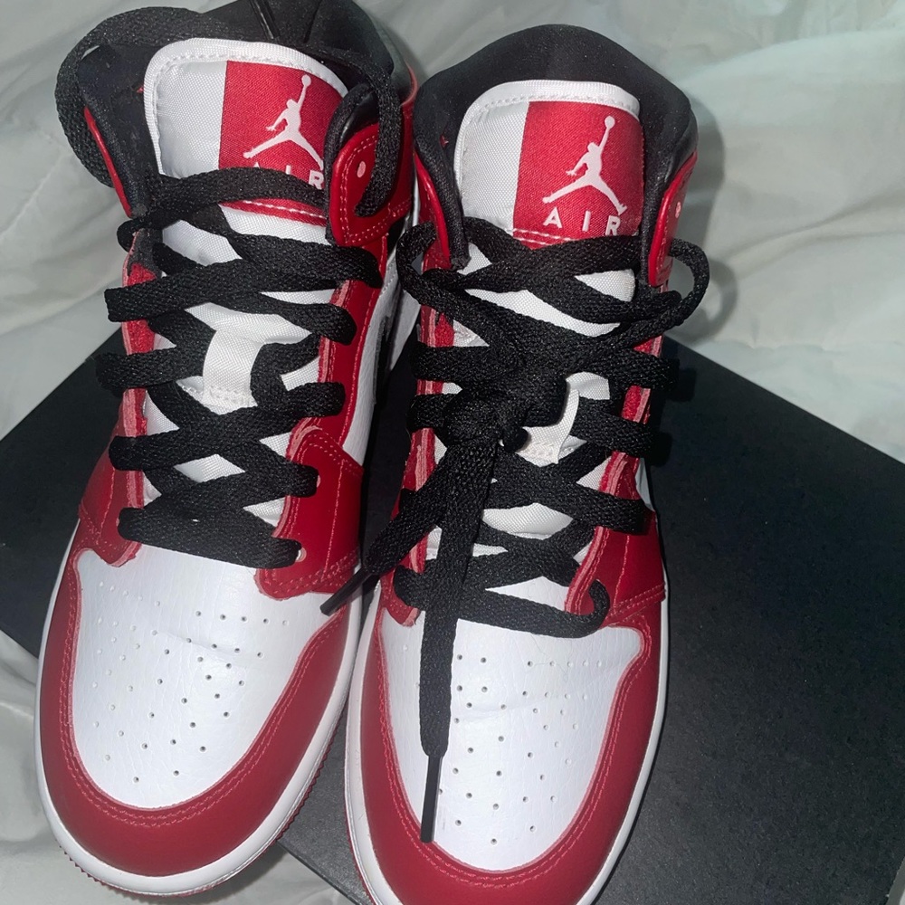 Jordan 1 mid